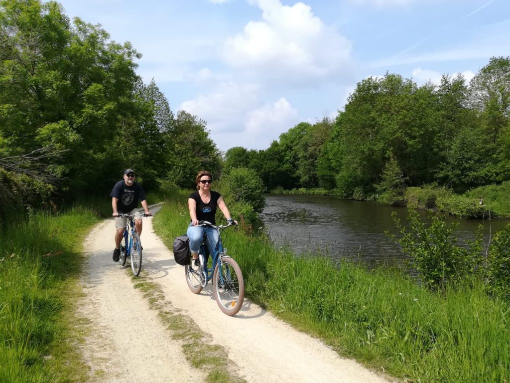 Balade à vélos de location en bord de Rance